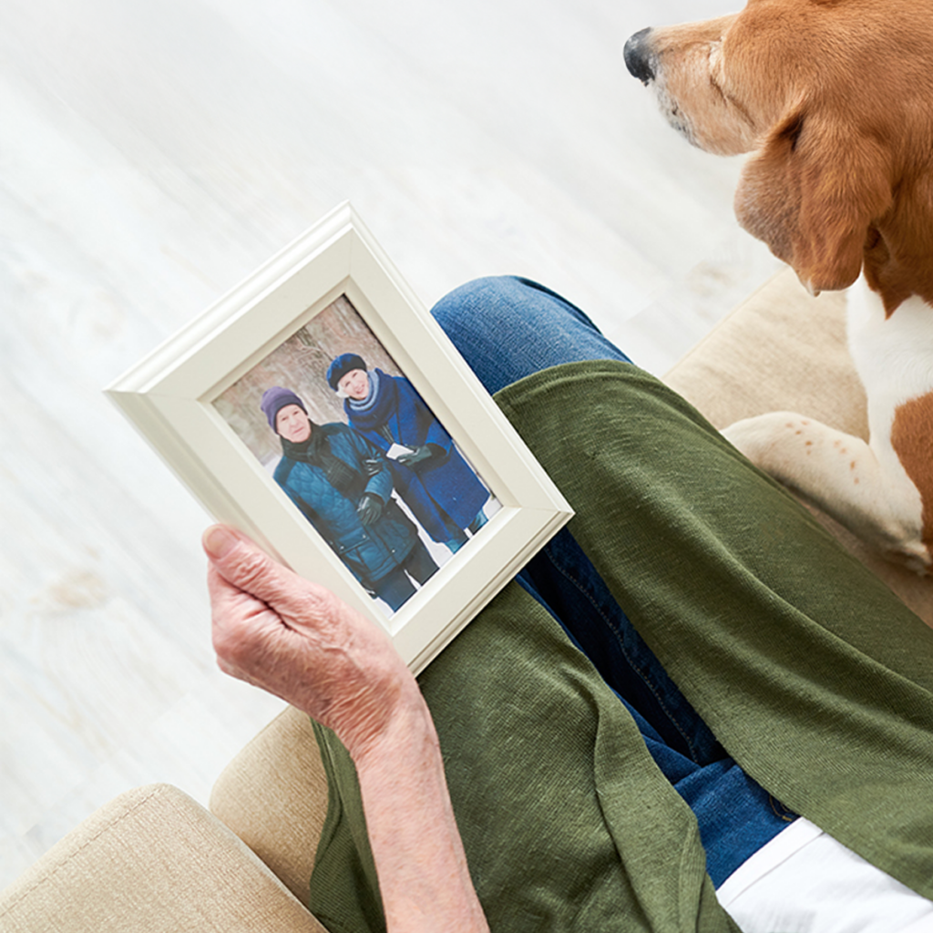 Women looking at a photo of an elderly couple